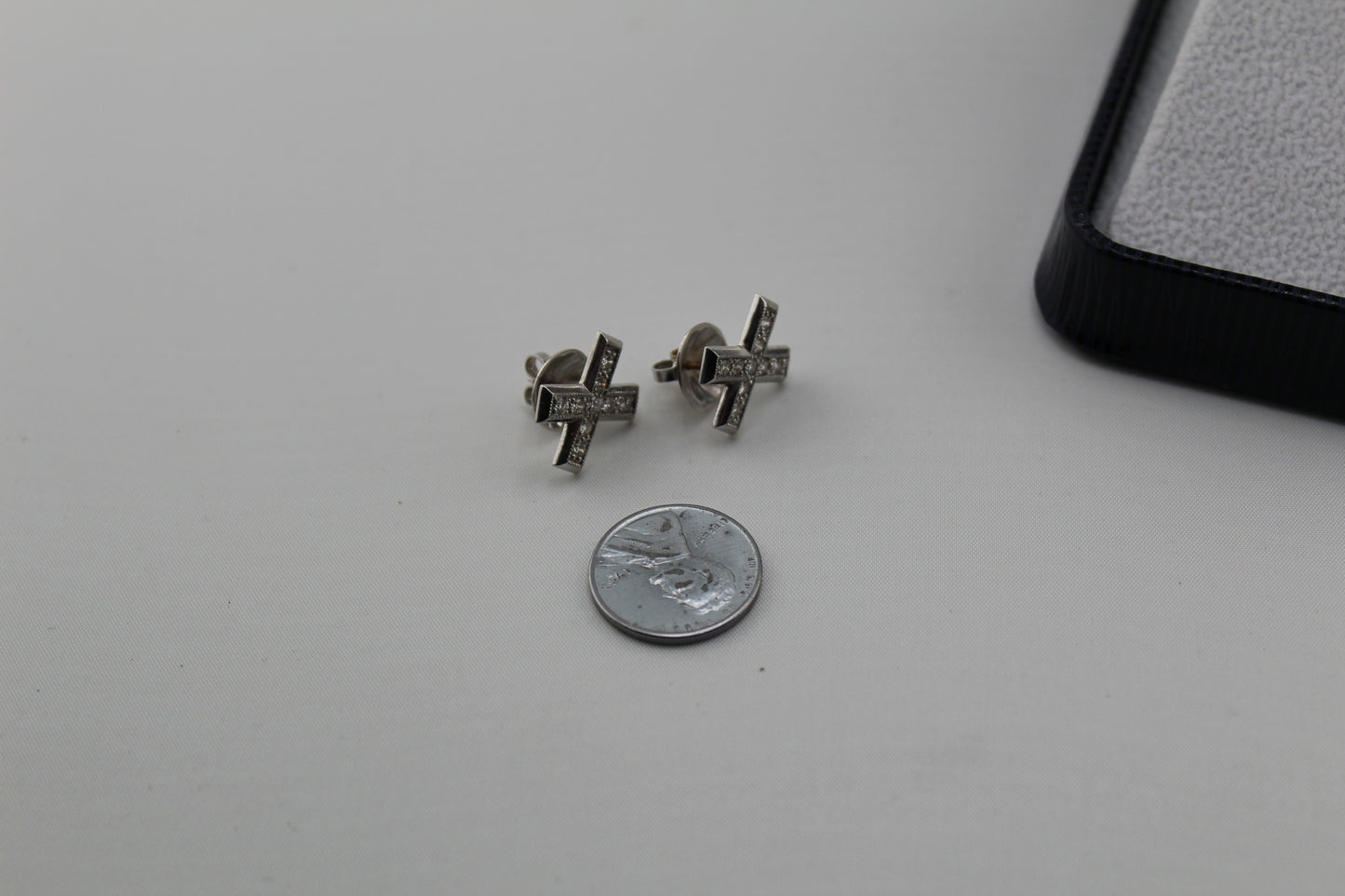 Diamond “X” Motif Earrings – White Gold/Platinum